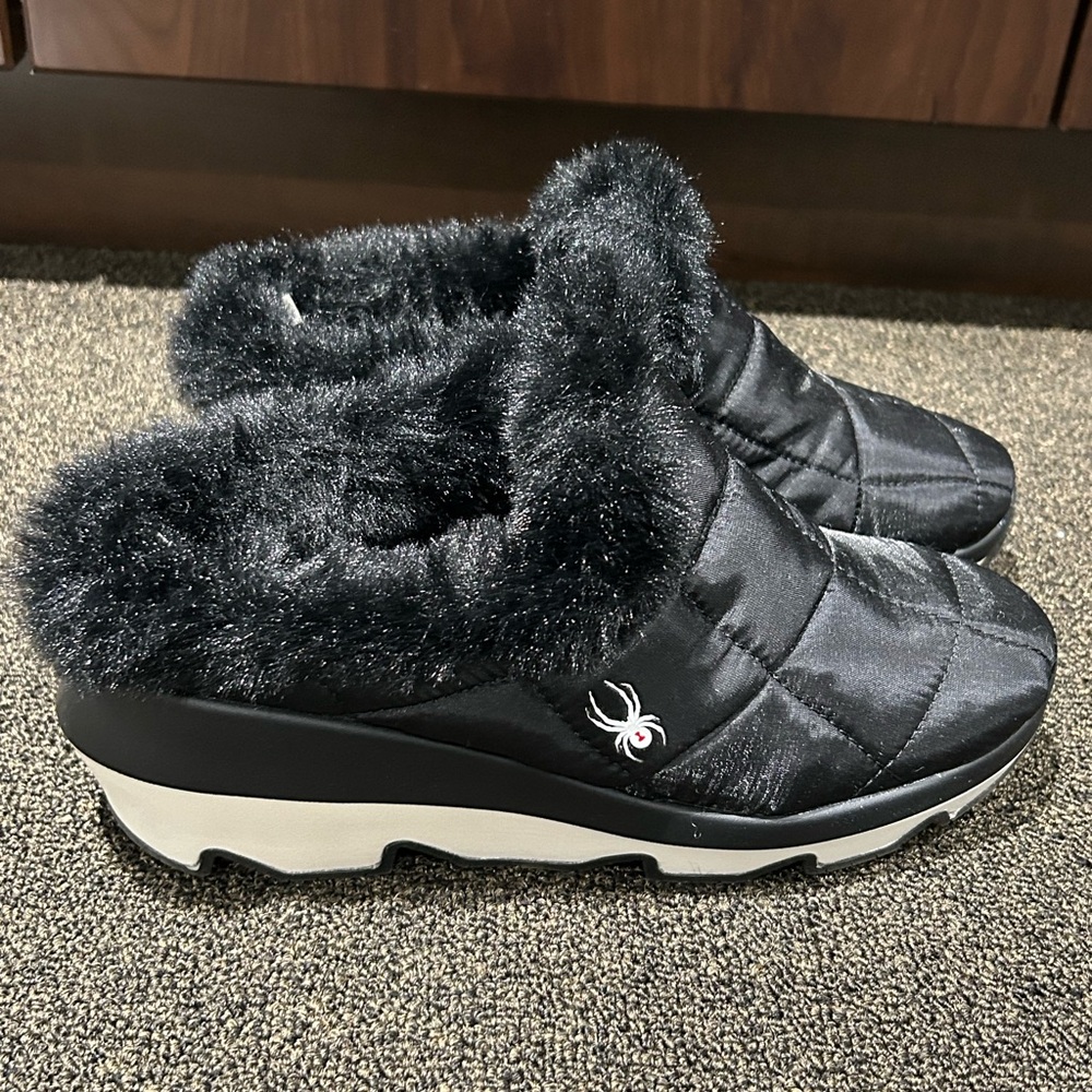 Spyder Black Quilted Women's Slippers